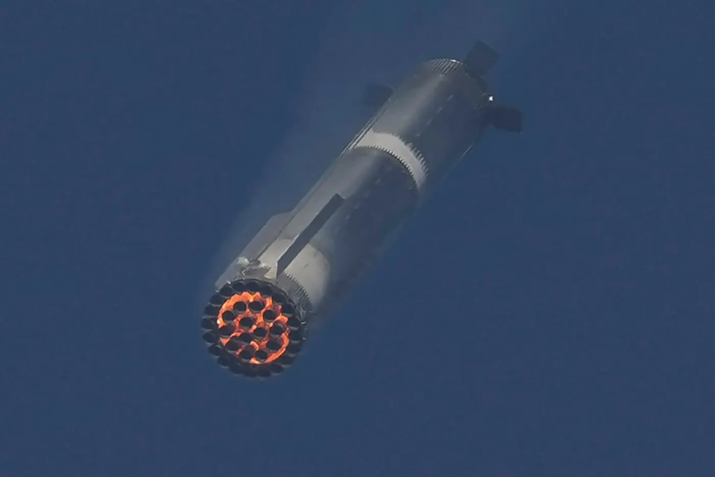 SpaceX більше не кидає виклик гравітації: дві катастрофи Starship поспіль підривають амбіції Маска